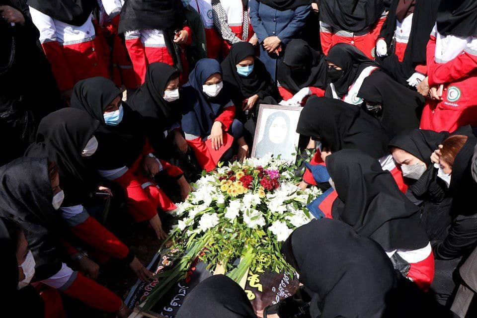 مراسم تشییع امدادگر گرانقدر جمعیت هلال احمر کرمانشاه مرحومه دوشیزه سمیه کهریزی